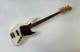 Squier Jazz Bass ’60s Classic Vibe